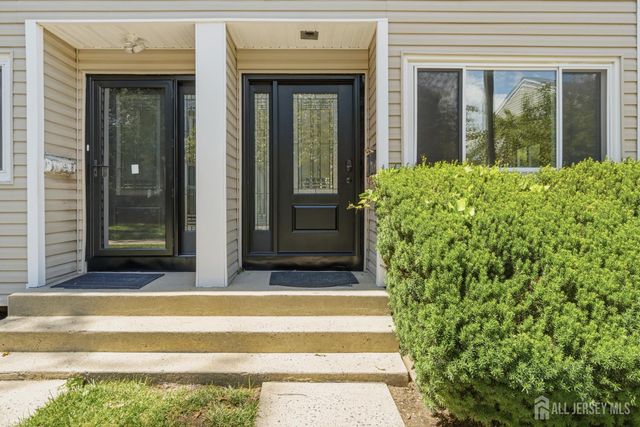 39 Davids Court, South Brunswick, NJ 08810