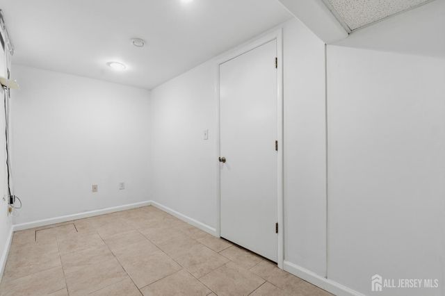 39 Davids Court, South Brunswick, NJ 08810