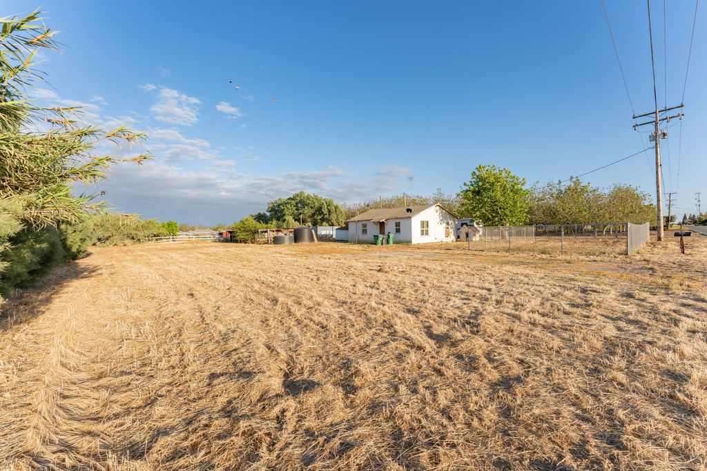 22756 Road 180, Lindsay, CA 93247