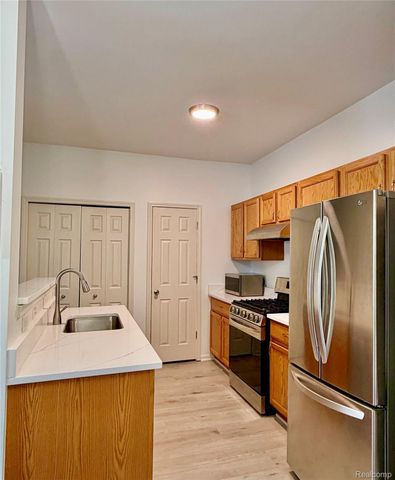 26728 Ashton Drive, Woodhaven, MI 48183