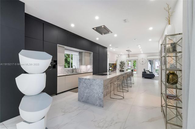 8941 SW 65th Ct 8941, Pinecrest, FL 33156