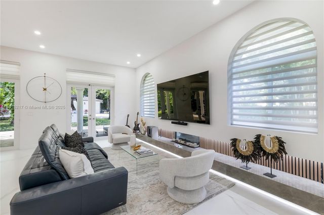 8941 SW 65th Ct 8941, Pinecrest, FL 33156