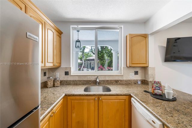 8941 SW 65th Ct 8941, Pinecrest, FL 33156