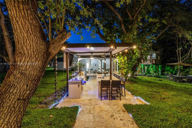 8941 SW 65th Ct 8941, Pinecrest, FL 33156