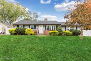 621 Sumner Avenue, Belford, NJ 07718