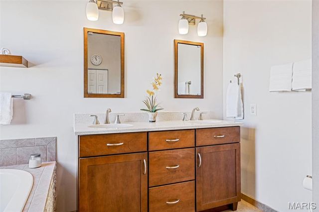 11715 Hedgefield Lane, Sunset Hills, MO 63126