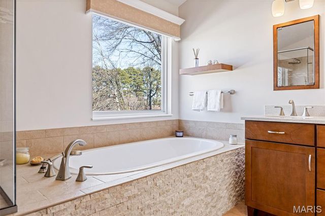 11715 Hedgefield Lane, Sunset Hills, MO 63126