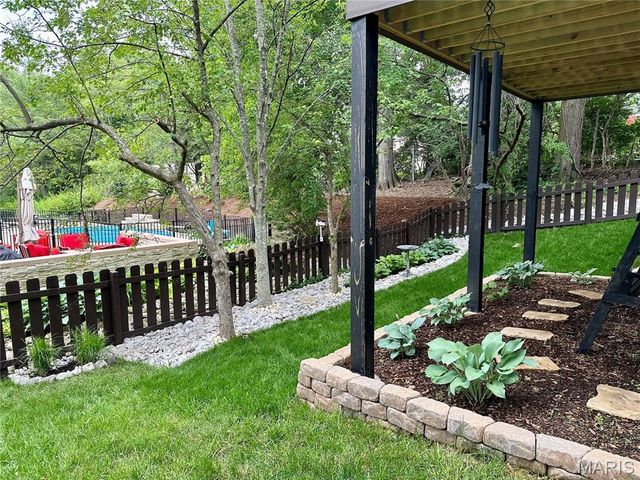 11715 Hedgefield Lane, Sunset Hills, MO 63126