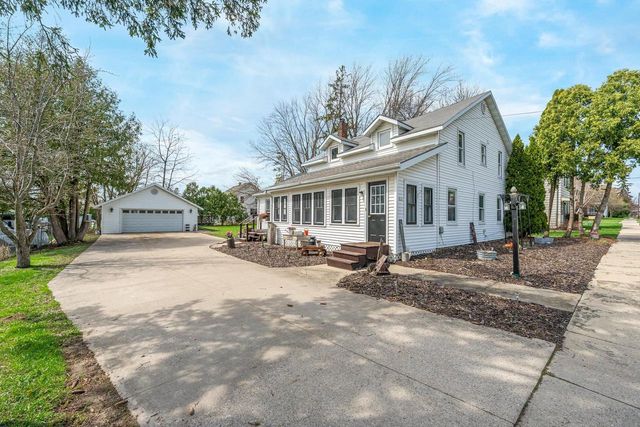 210 S 4TH STREET, Winneconne, WI 54986