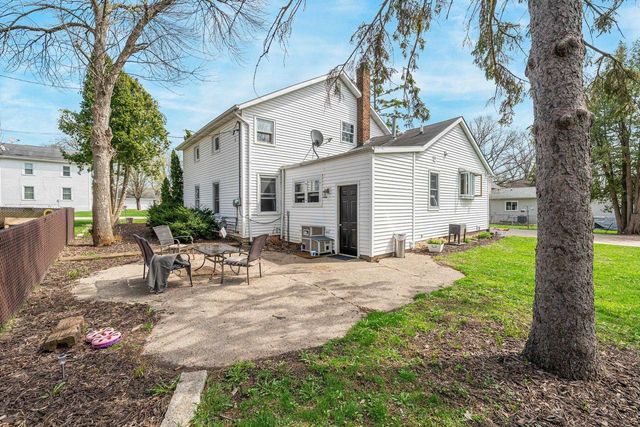 210 S 4TH STREET, Winneconne, WI 54986