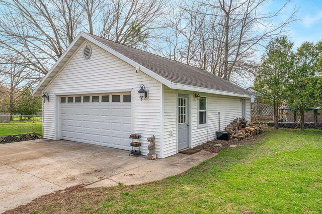 210 S 4TH STREET, Winneconne, WI 54986