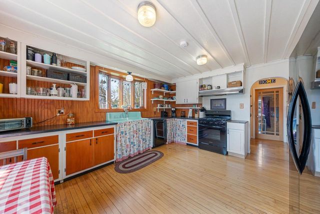 210 S 4TH STREET, Winneconne, WI 54986