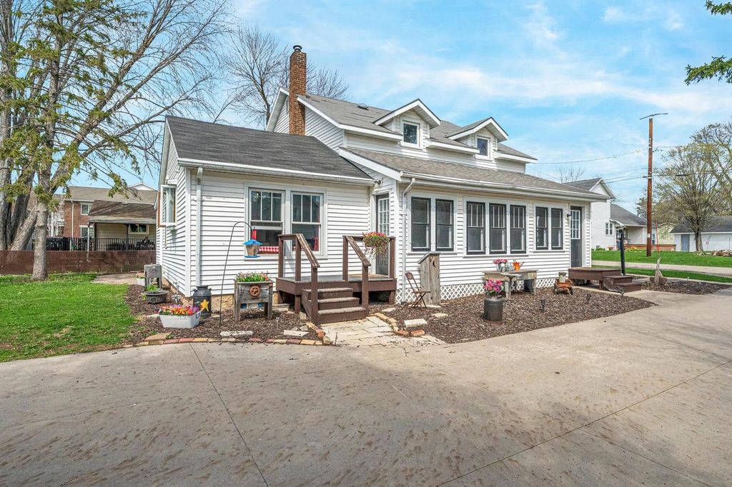 210 S 4TH STREET, Winneconne, WI 54986