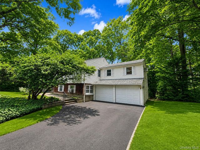 17 Arbor Lane, Dix Hills, NY 11746