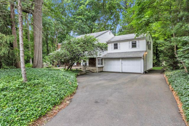17 Arbor Lane, Dix Hills, NY 11746