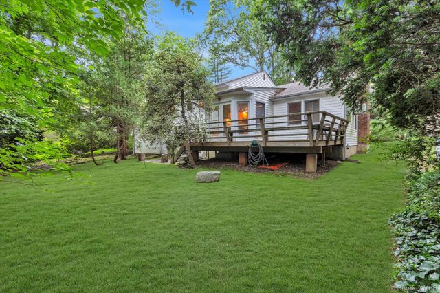 17 Arbor Lane, Dix Hills, NY 11746