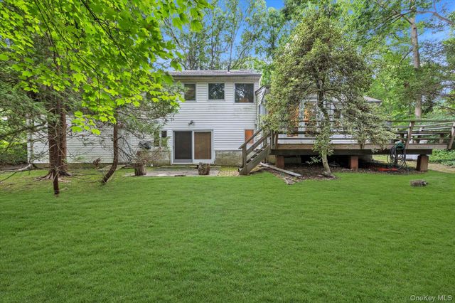 17 Arbor Lane, Dix Hills, NY 11746