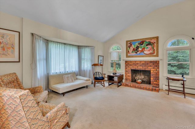 17 Arbor Lane, Dix Hills, NY 11746