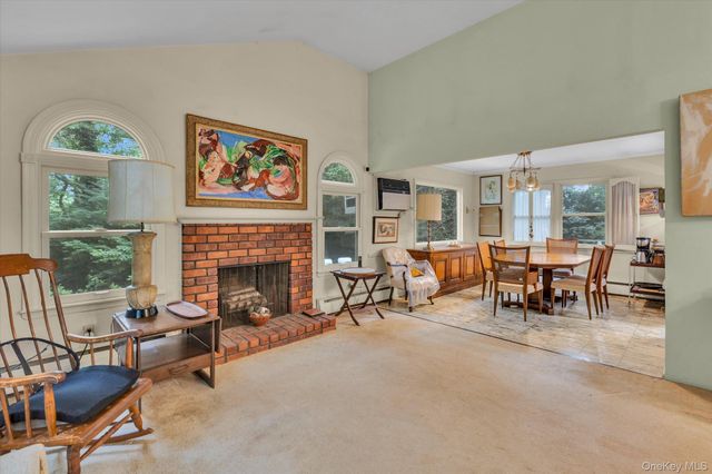 17 Arbor Lane, Dix Hills, NY 11746