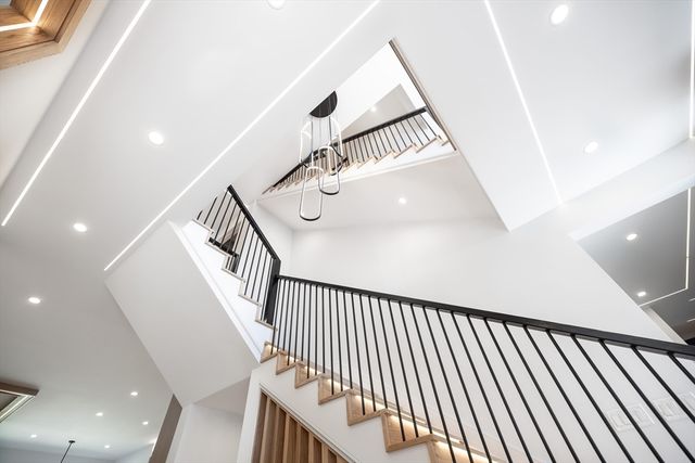 802 Greendale Ave, Needham, MA 02492