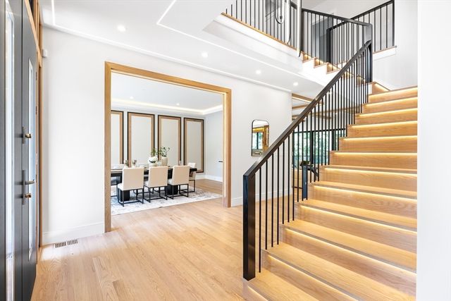 802 Greendale Ave, Needham, MA 02492