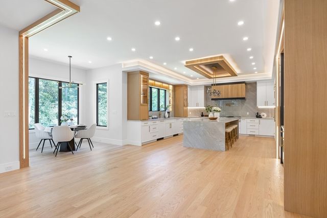 802 Greendale Ave, Needham, MA 02492