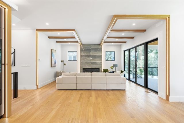 802 Greendale Ave, Needham, MA 02492