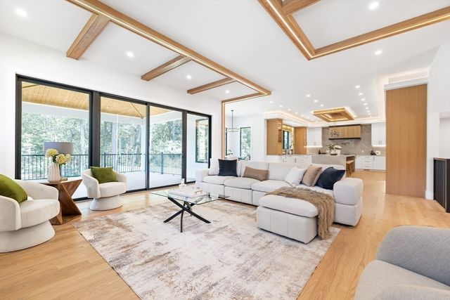 802 Greendale Ave, Needham, MA 02492
