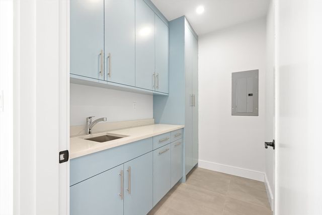 802 Greendale Ave, Needham, MA 02492