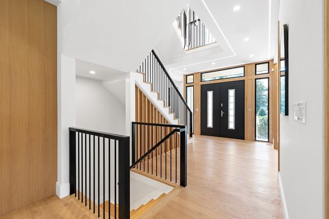 802 Greendale Ave, Needham, MA 02492