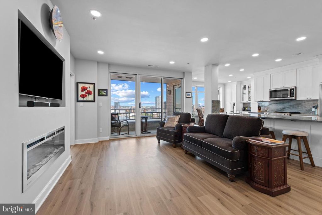 Image 11 of property listing at 100 HARBORVIEW DR #1509, Baltimore, MD 21230