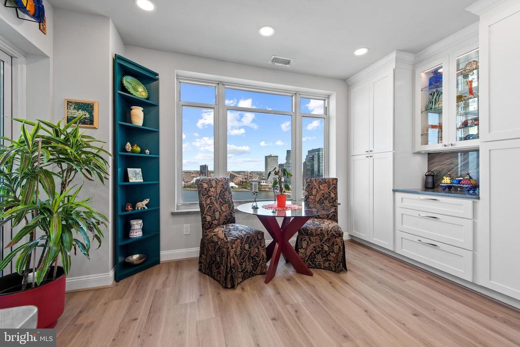 Image 14 of property listing at 100 HARBORVIEW DR #1509, Baltimore, MD 21230