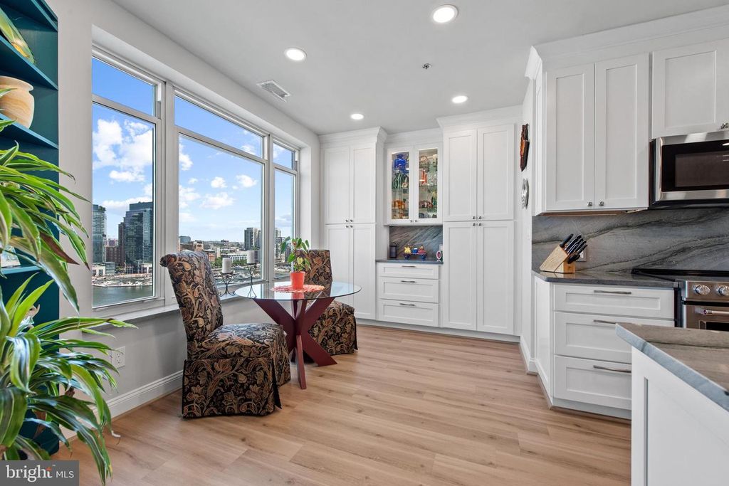 Image 16 of property listing at 100 HARBORVIEW DR #1509, Baltimore, MD 21230