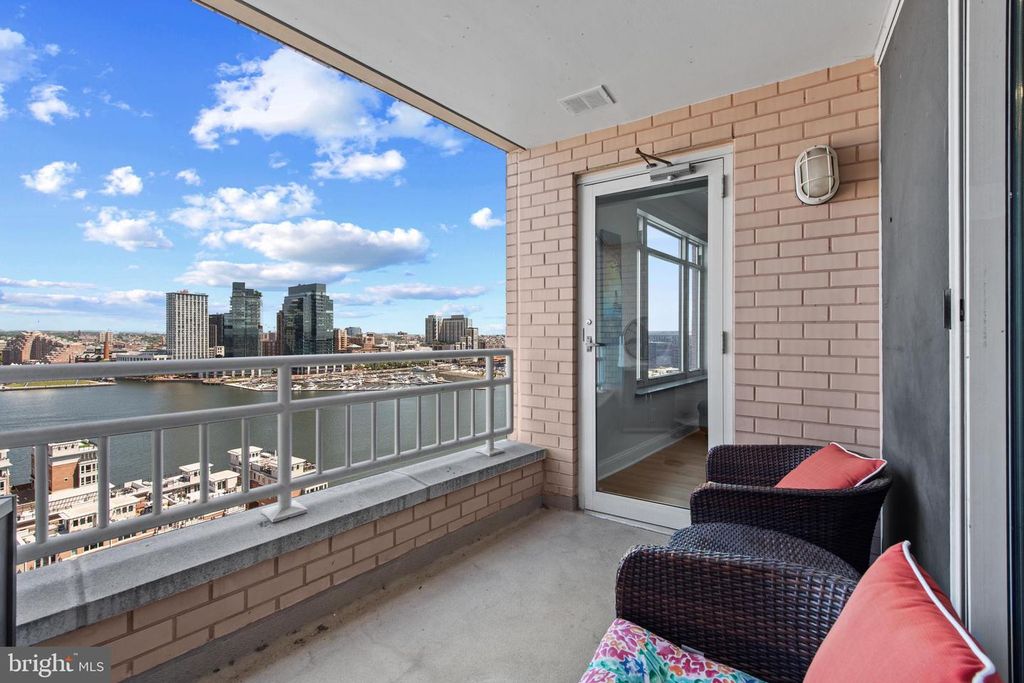Image 17 of property listing at 100 HARBORVIEW DR #1509, Baltimore, MD 21230