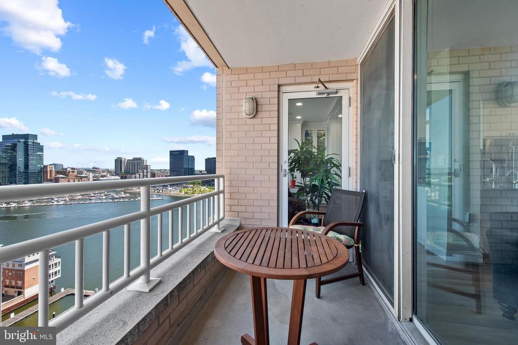 Image 18 of property listing at 100 HARBORVIEW DR #1509, Baltimore, MD 21230