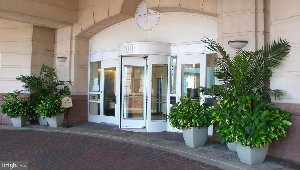 Image 2 of property listing at 100 HARBORVIEW DR #1509, Baltimore, MD 21230