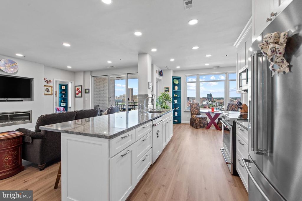 Image 23 of property listing at 100 HARBORVIEW DR #1509, Baltimore, MD 21230