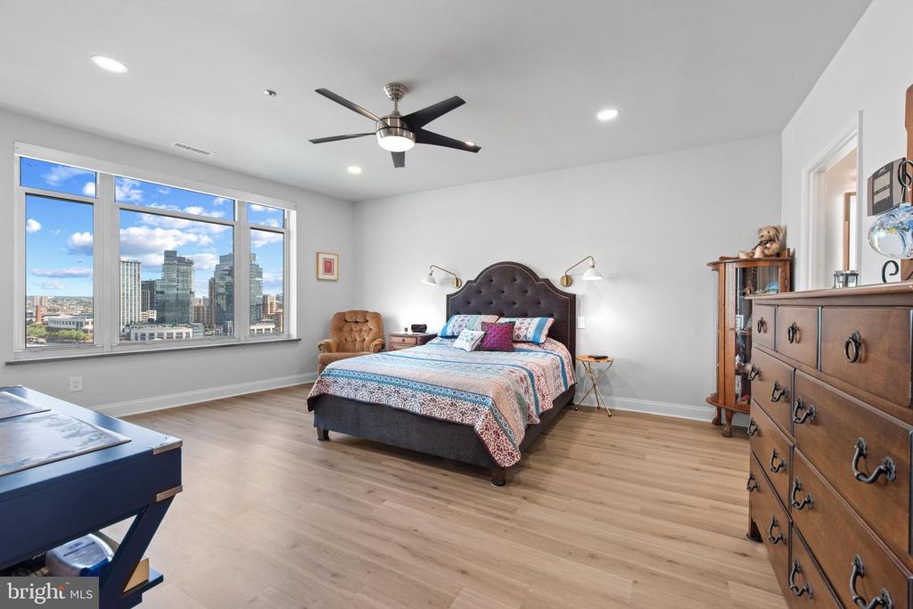 Image 26 of property listing at 100 HARBORVIEW DR #1509, Baltimore, MD 21230
