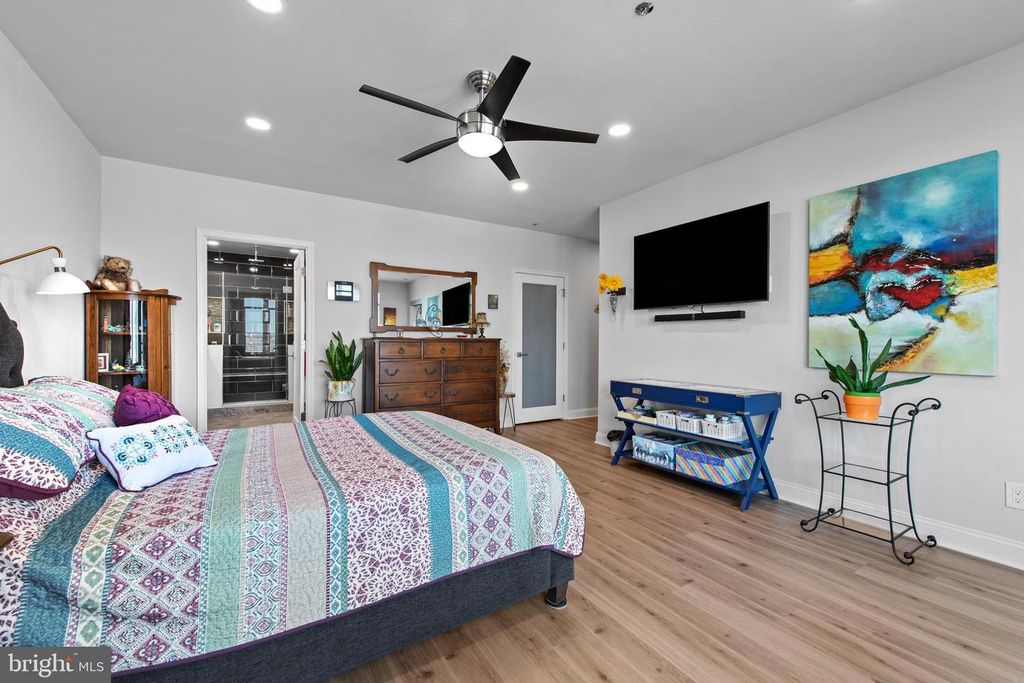 Image 29 of property listing at 100 HARBORVIEW DR #1509, Baltimore, MD 21230