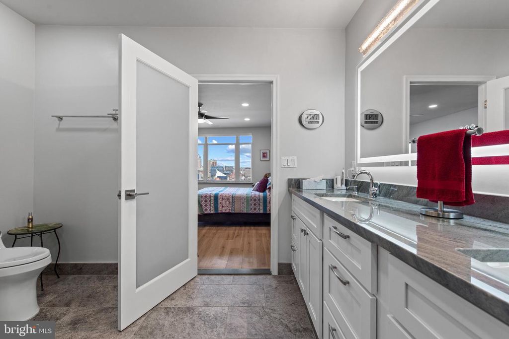 Image 31 of property listing at 100 HARBORVIEW DR #1509, Baltimore, MD 21230