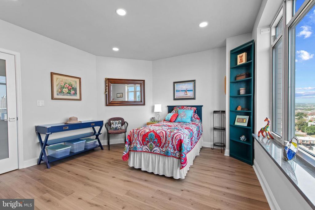 Image 34 of property listing at 100 HARBORVIEW DR #1509, Baltimore, MD 21230