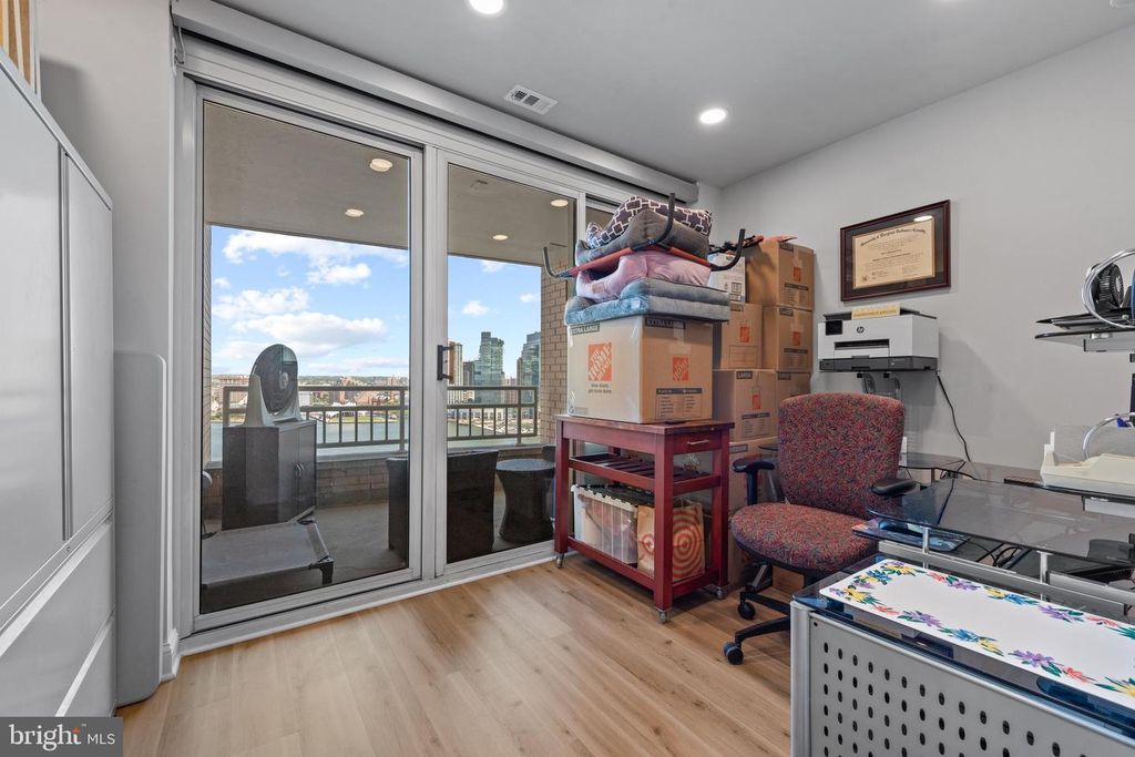 Image 37 of property listing at 100 HARBORVIEW DR #1509, Baltimore, MD 21230