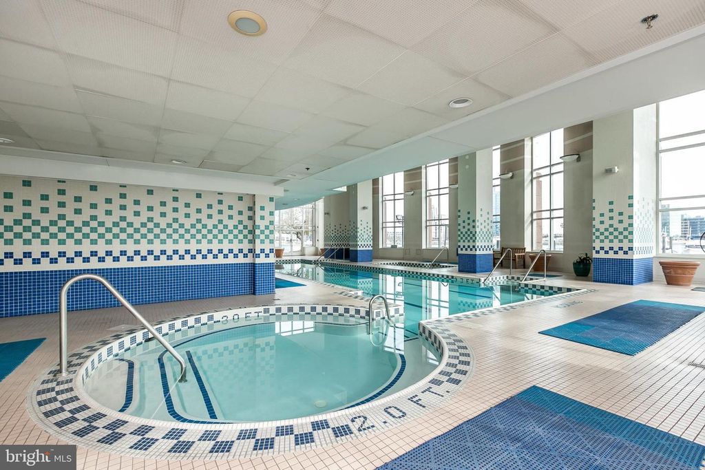 Image 41 of property listing at 100 HARBORVIEW DR #1509, Baltimore, MD 21230