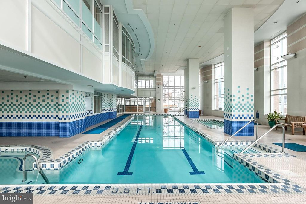 Image 42 of property listing at 100 HARBORVIEW DR #1509, Baltimore, MD 21230