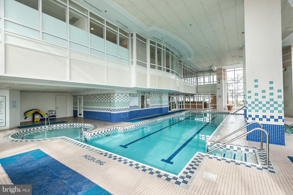 Image 43 of property listing at 100 HARBORVIEW DR #1509, Baltimore, MD 21230