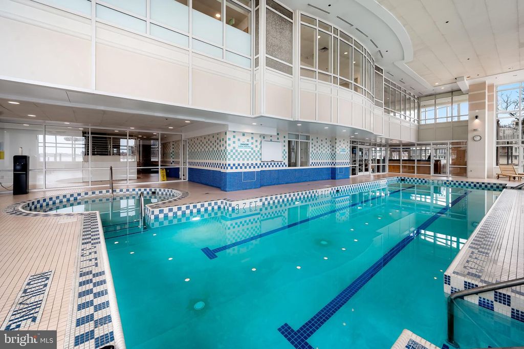 Image 44 of property listing at 100 HARBORVIEW DR #1509, Baltimore, MD 21230