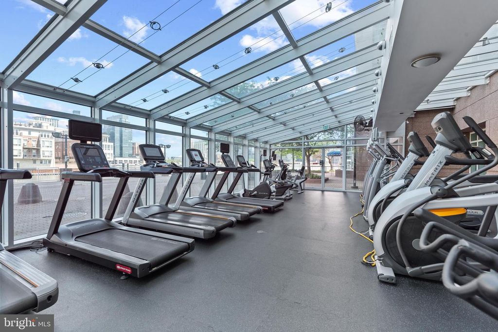Image 46 of property listing at 100 HARBORVIEW DR #1509, Baltimore, MD 21230