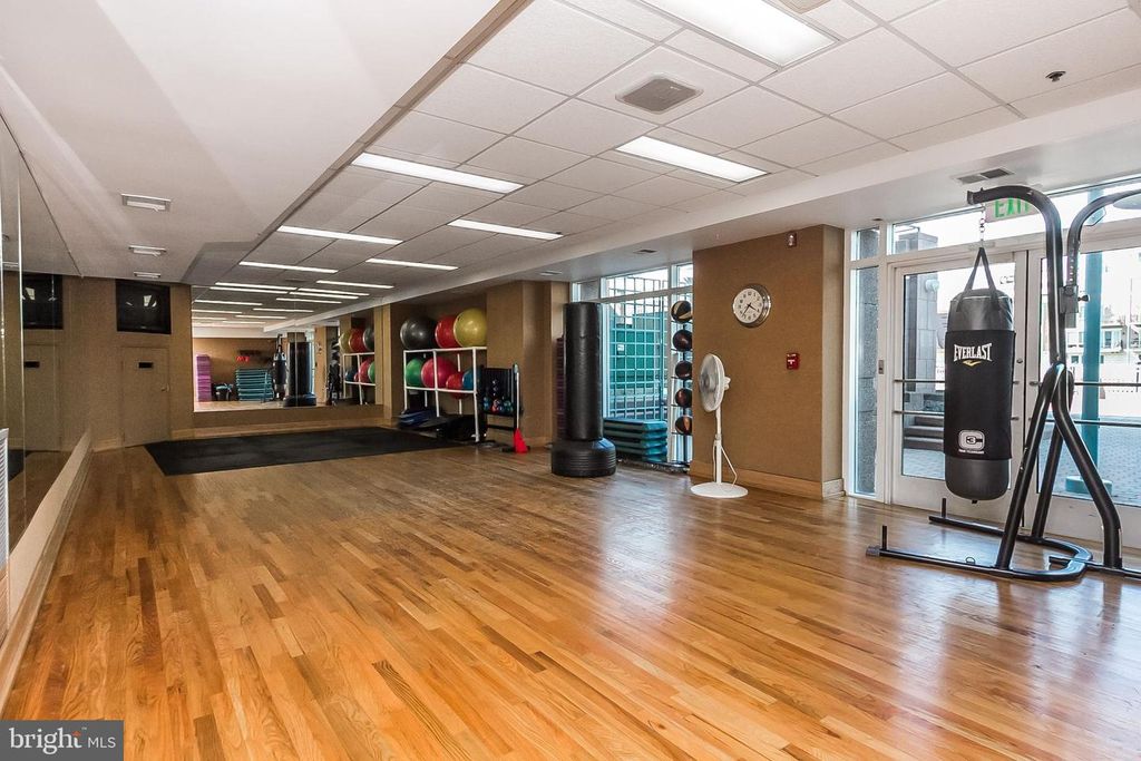 Image 47 of property listing at 100 HARBORVIEW DR #1509, Baltimore, MD 21230