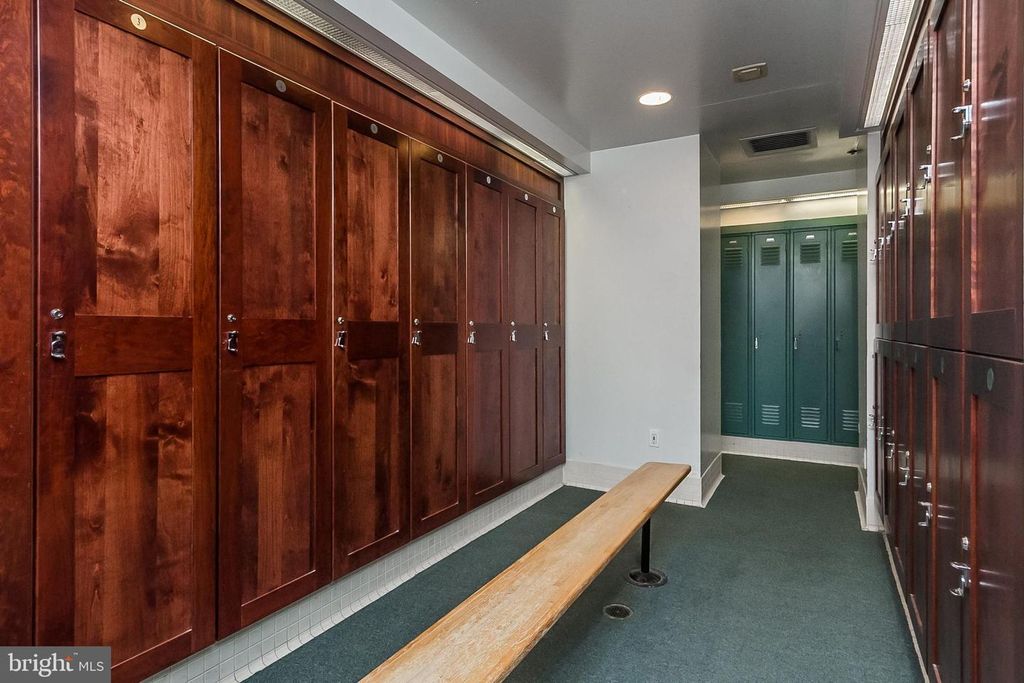 Image 48 of property listing at 100 HARBORVIEW DR #1509, Baltimore, MD 21230