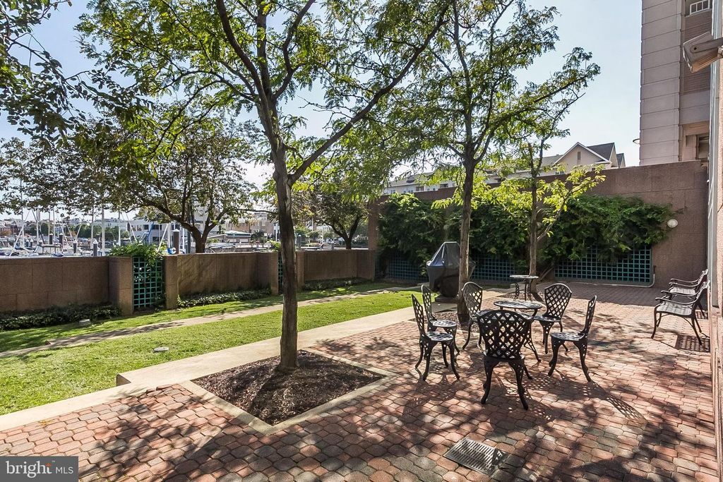Image 50 of property listing at 100 HARBORVIEW DR #1509, Baltimore, MD 21230